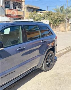 جیپ گراند شیرۆکی